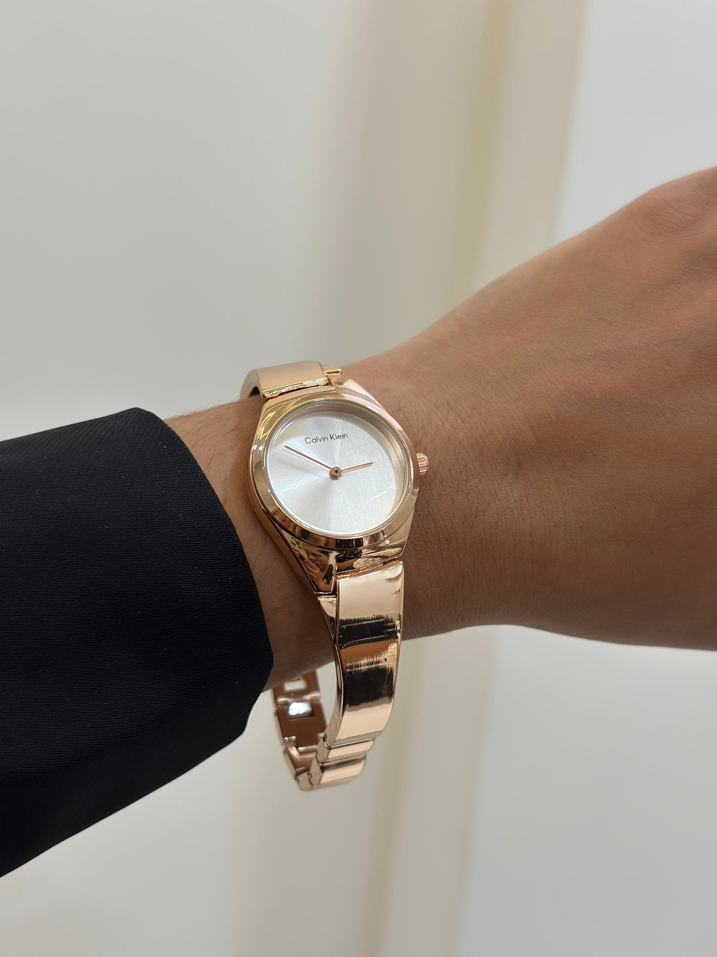 Elegant white dial watch