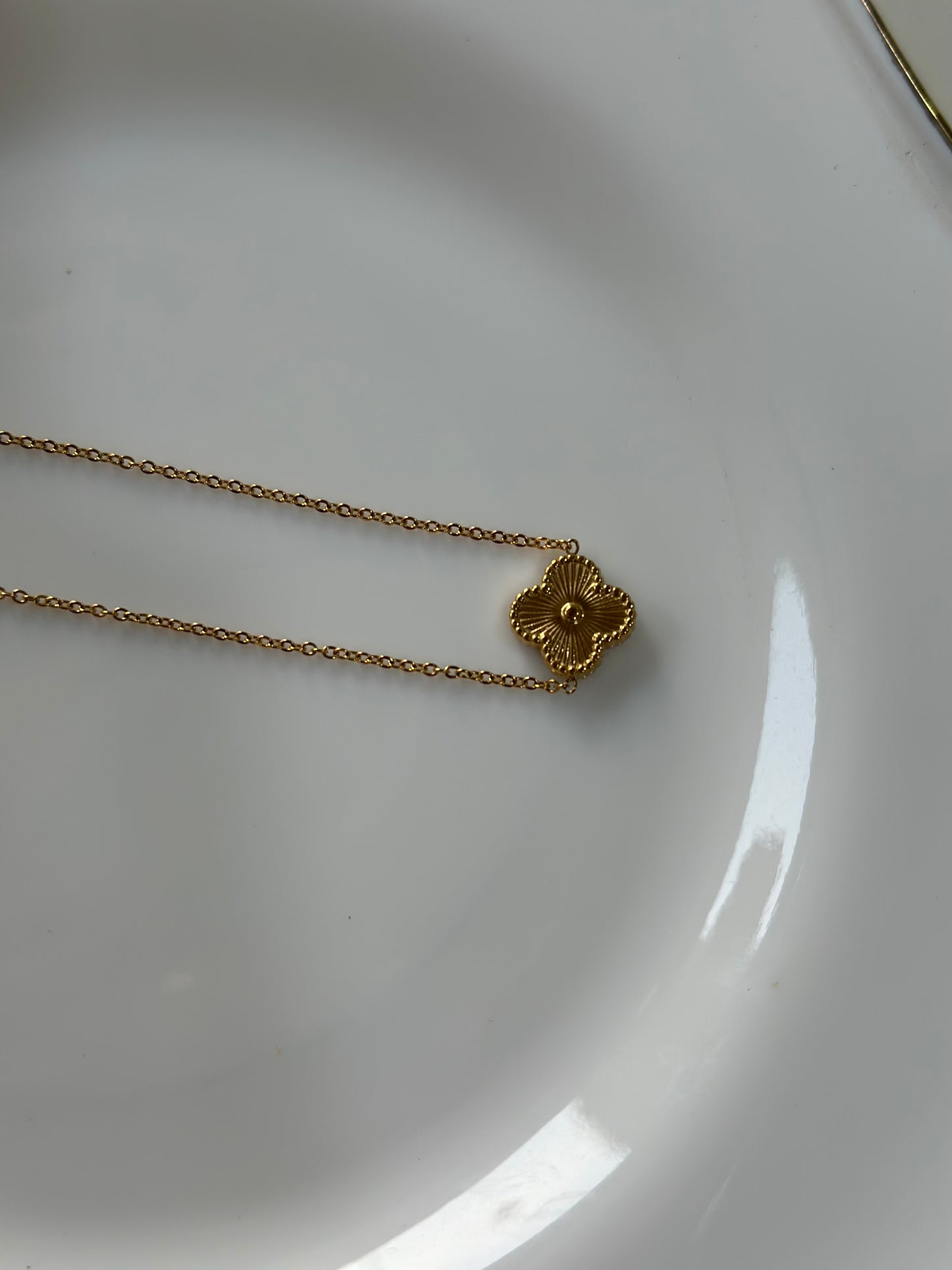 Gold clover chain bracelet