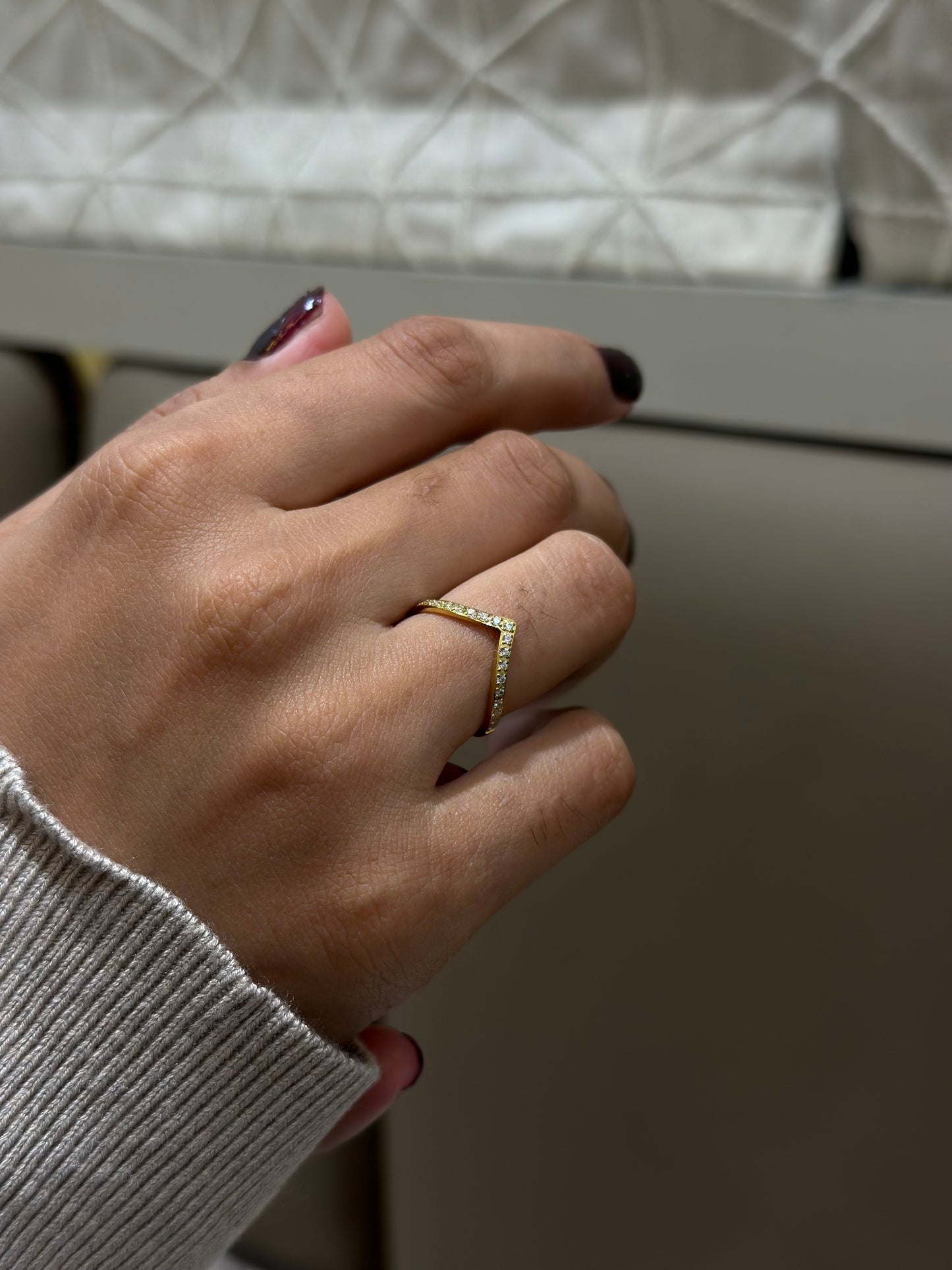 Amayra v gold ring