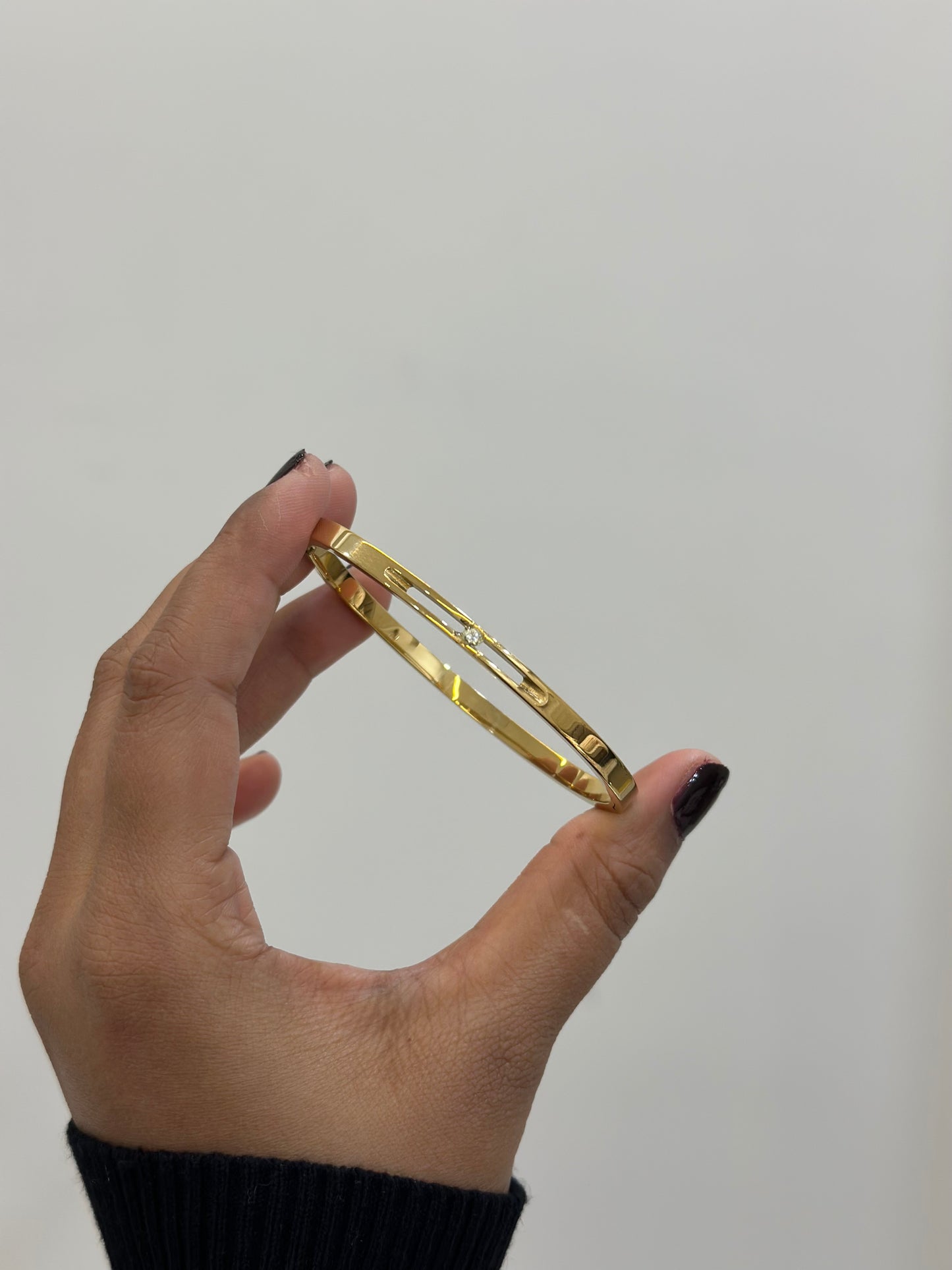 Minimal stone bracelet