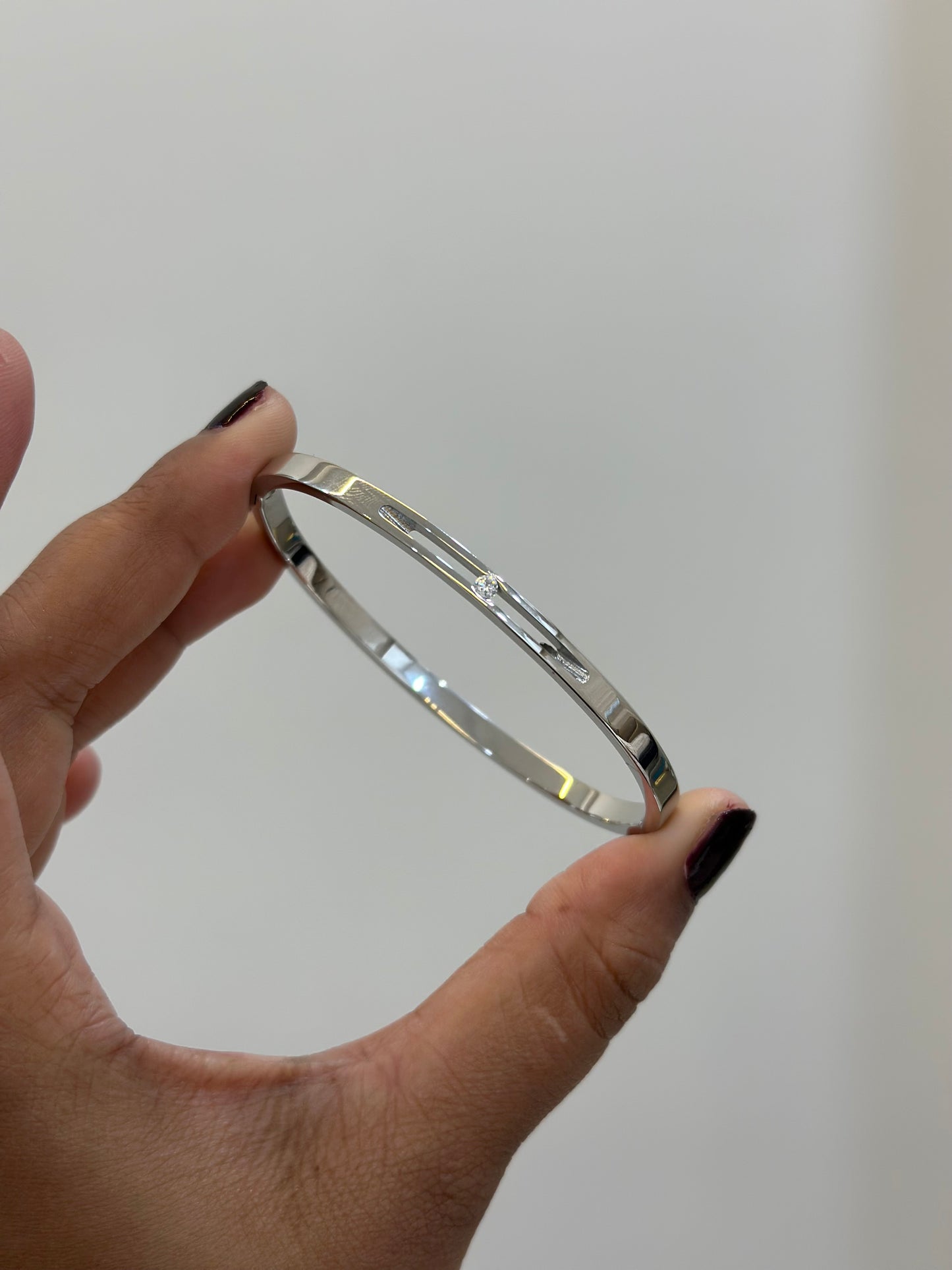 Minimal stone bracelet