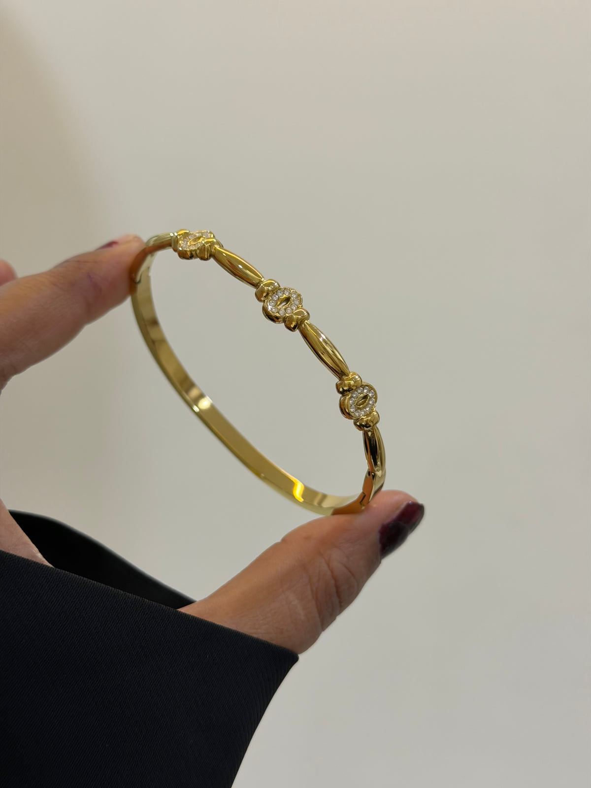Ciana minimal statement bracelet