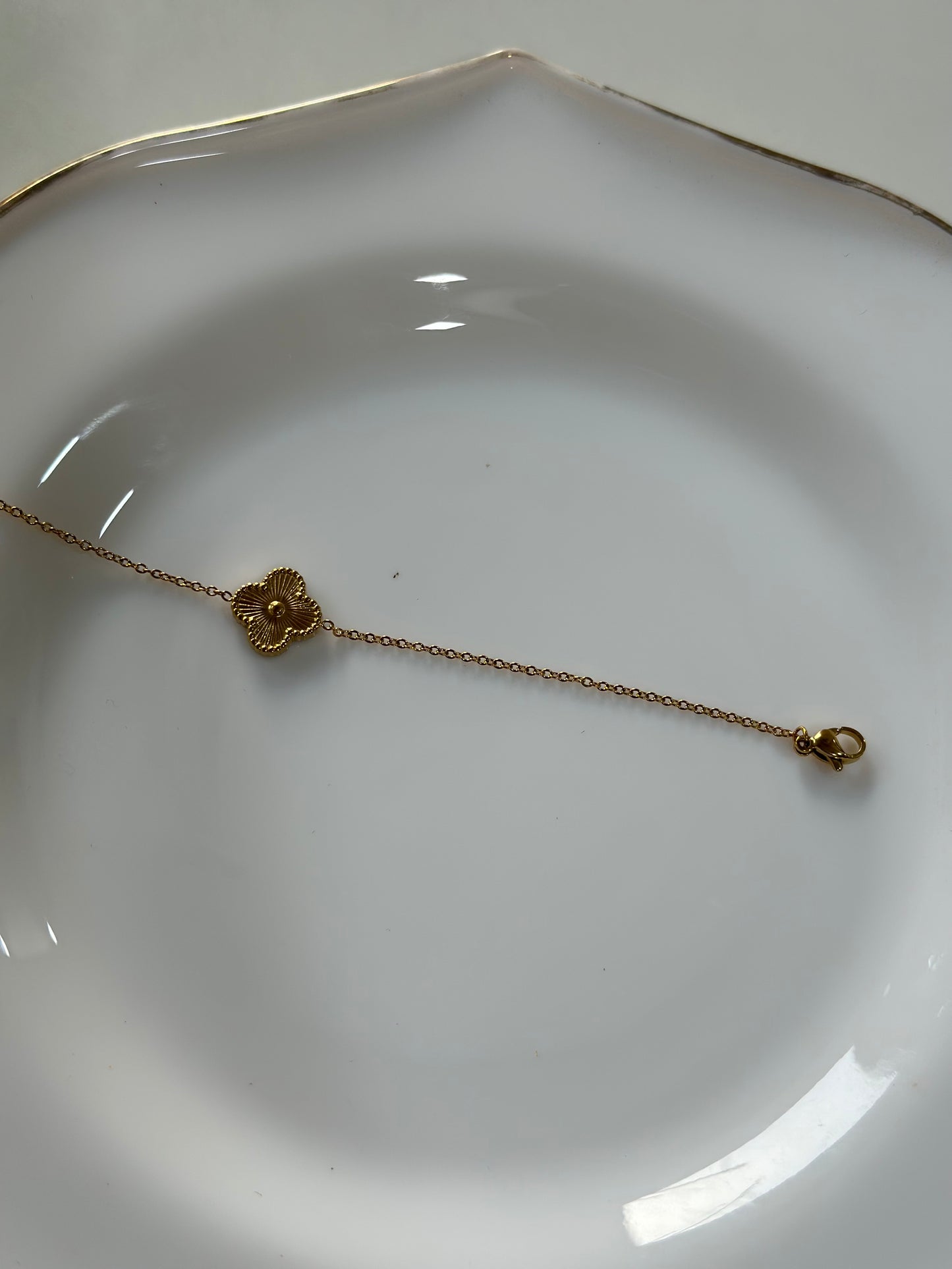 Gold clover chain bracelet