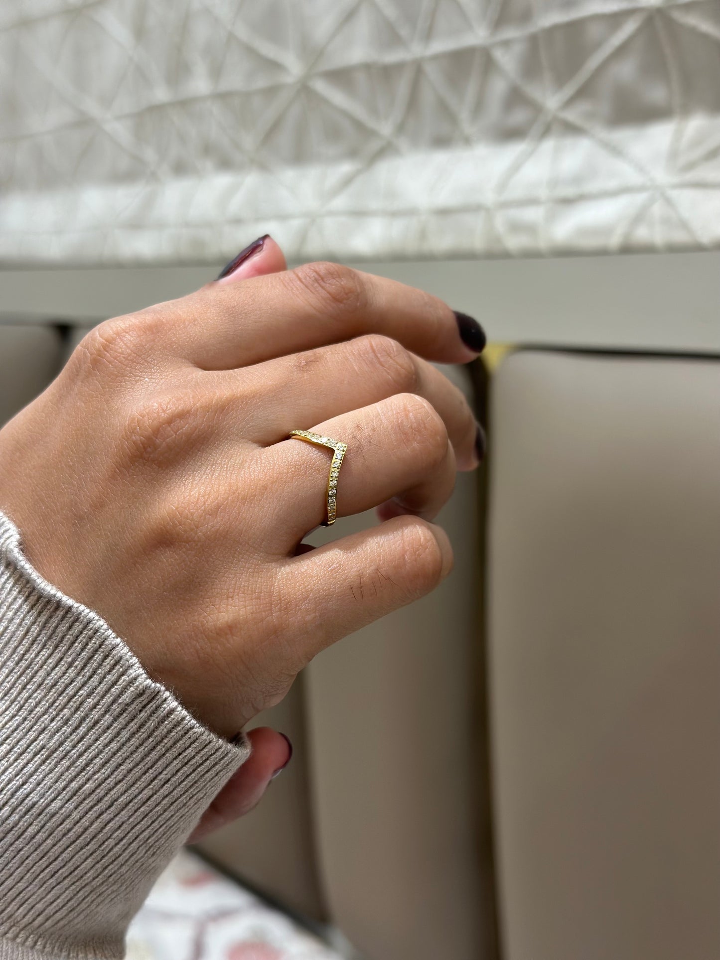 Amayra v gold ring