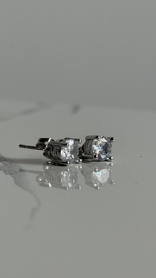 Miha Solitaire stud earrings