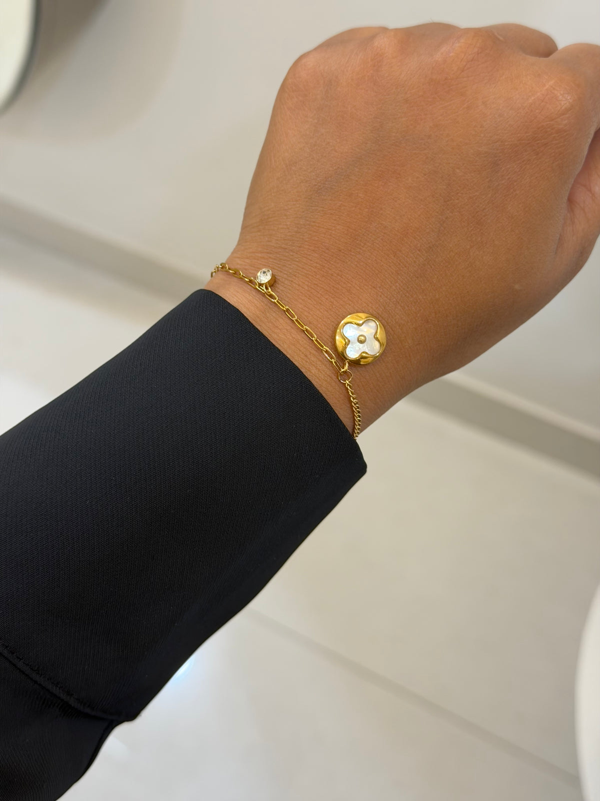 Shae minimal staple bracelet