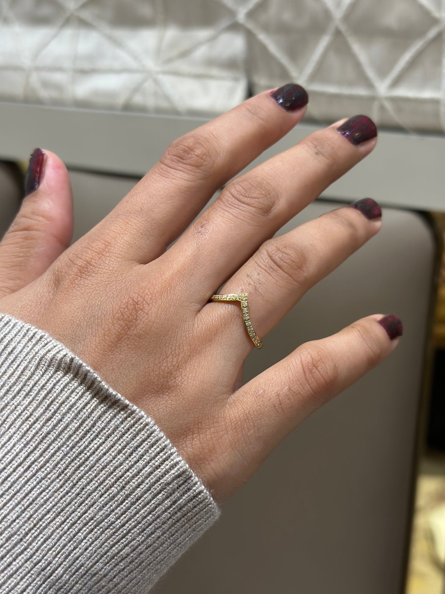 Amayra v gold ring