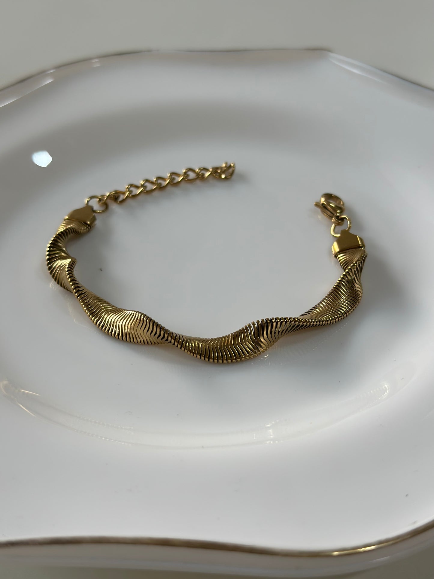 Twisted chunky chain bracelet