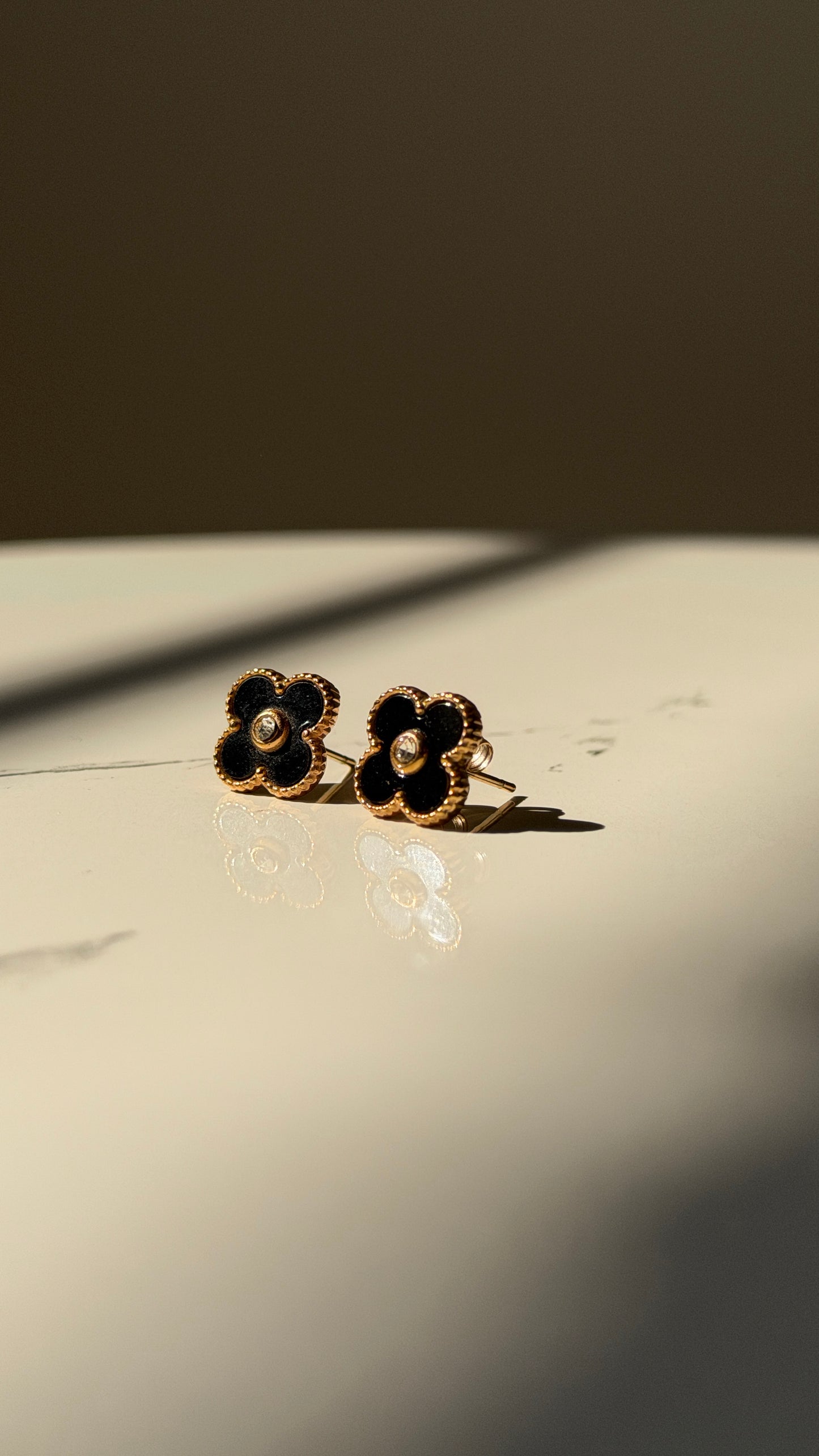 Clover stud earrings