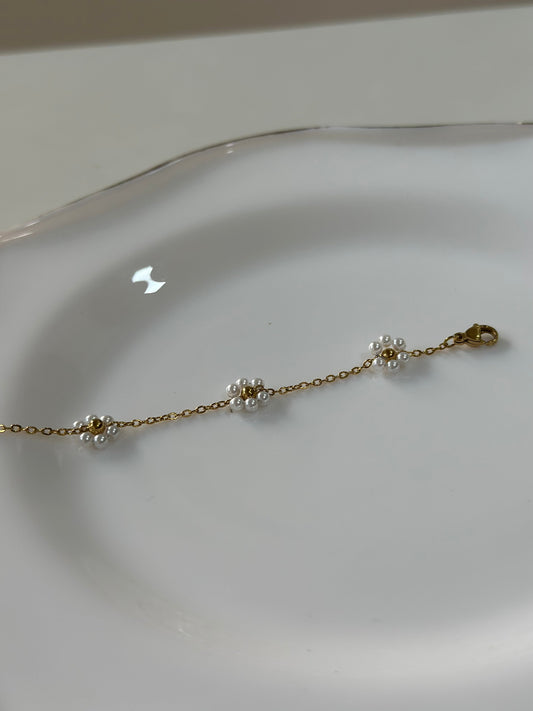 Daisy chain bracelet