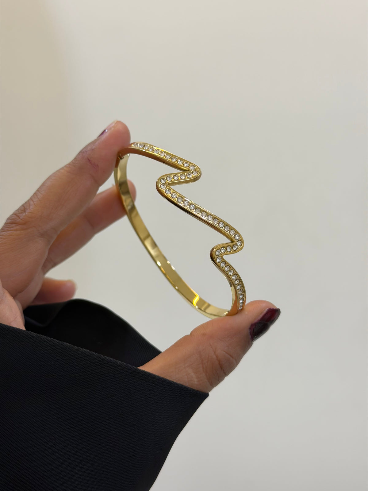 Zoya wavy statwment bracelet