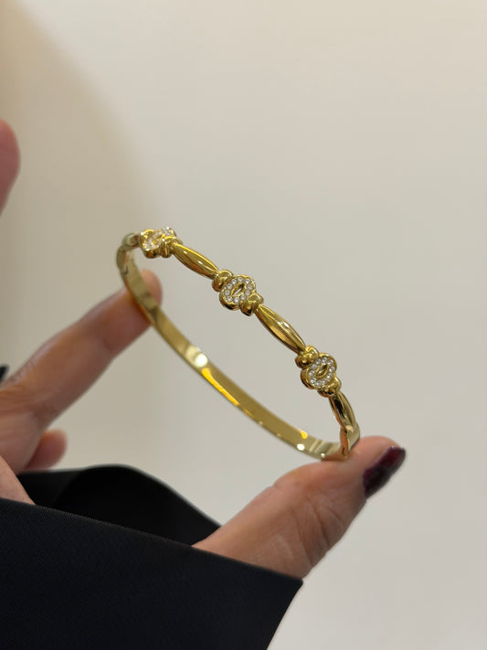 Ciana minimal statement bracelet