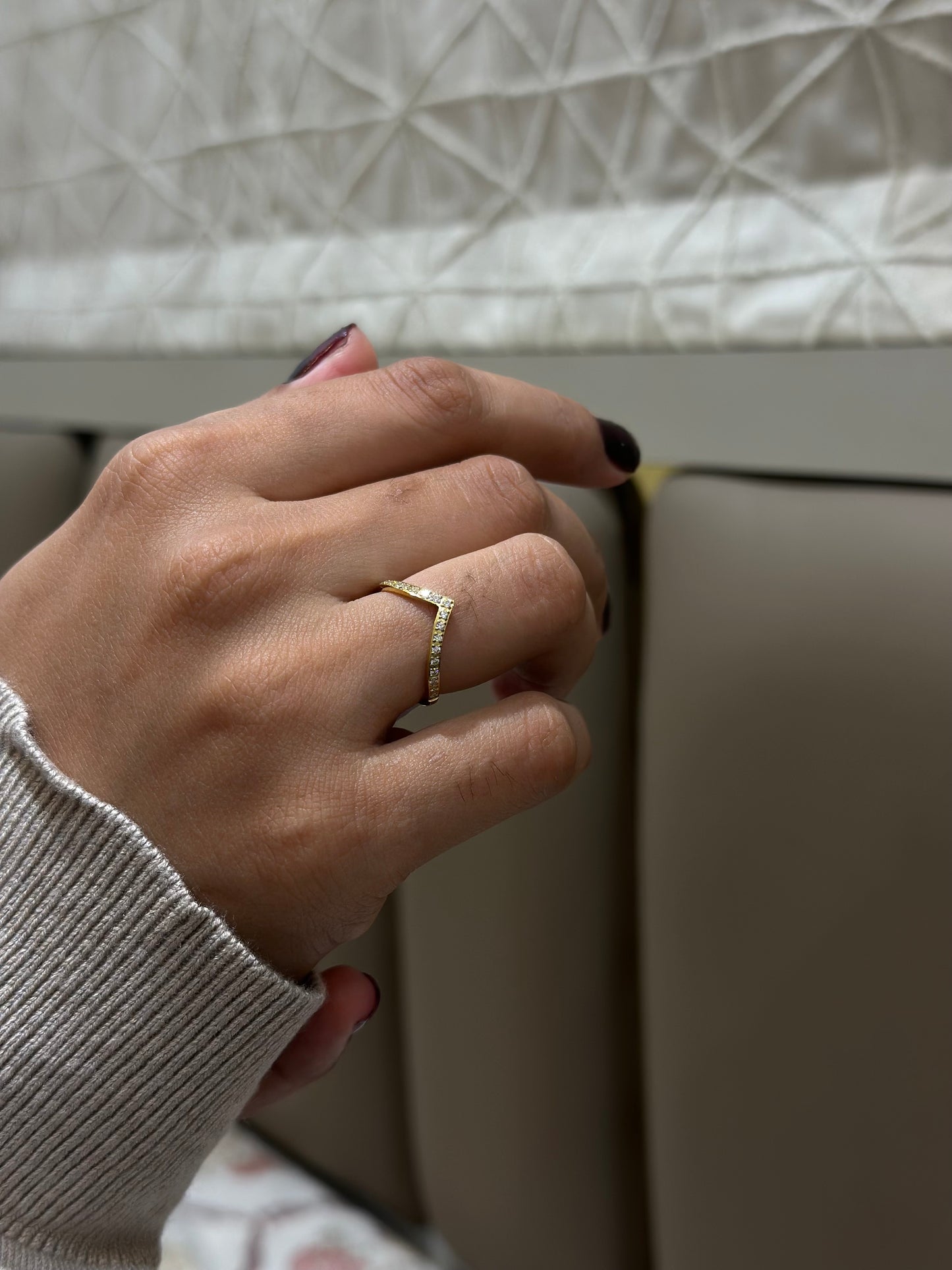 Amayra v gold ring