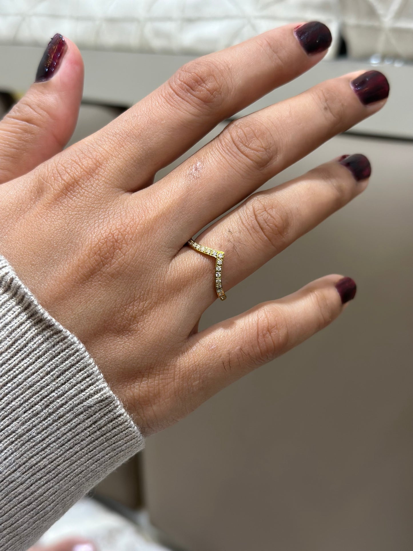 Amayra v gold ring