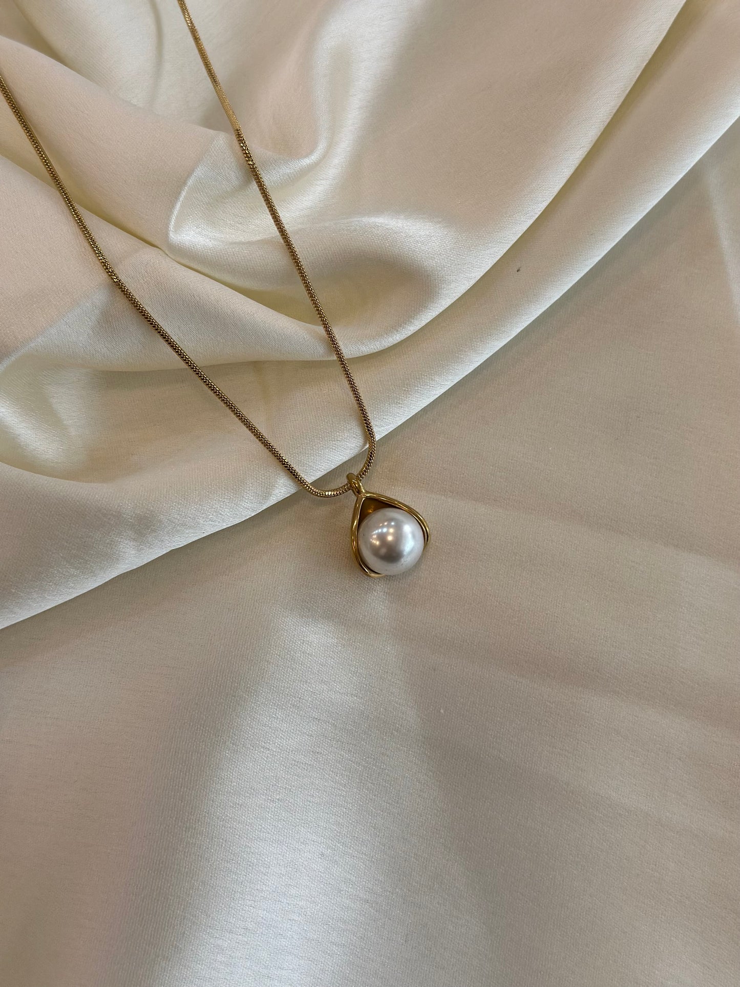 Ivory pearl necklace