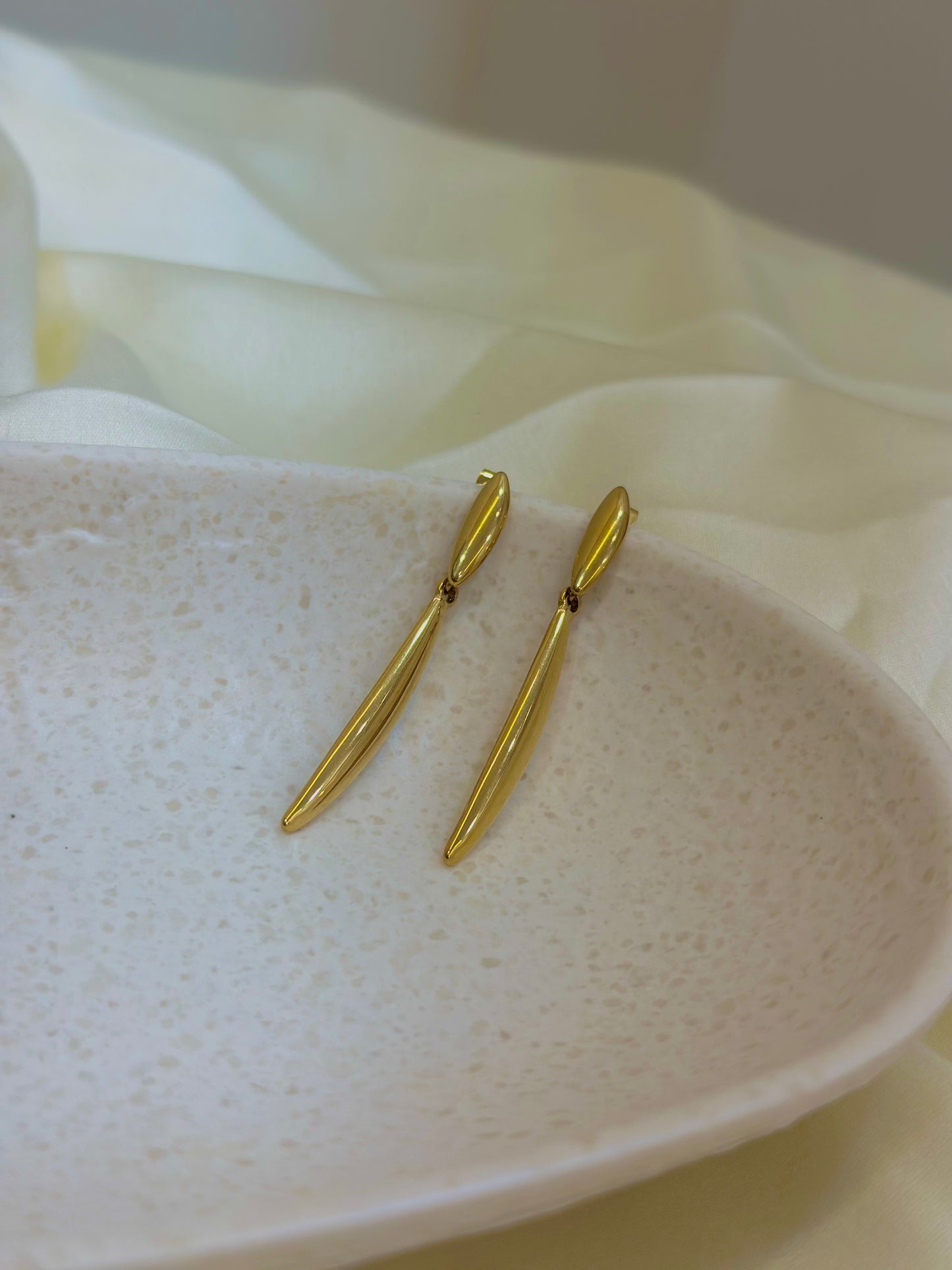 Leaflet earring
