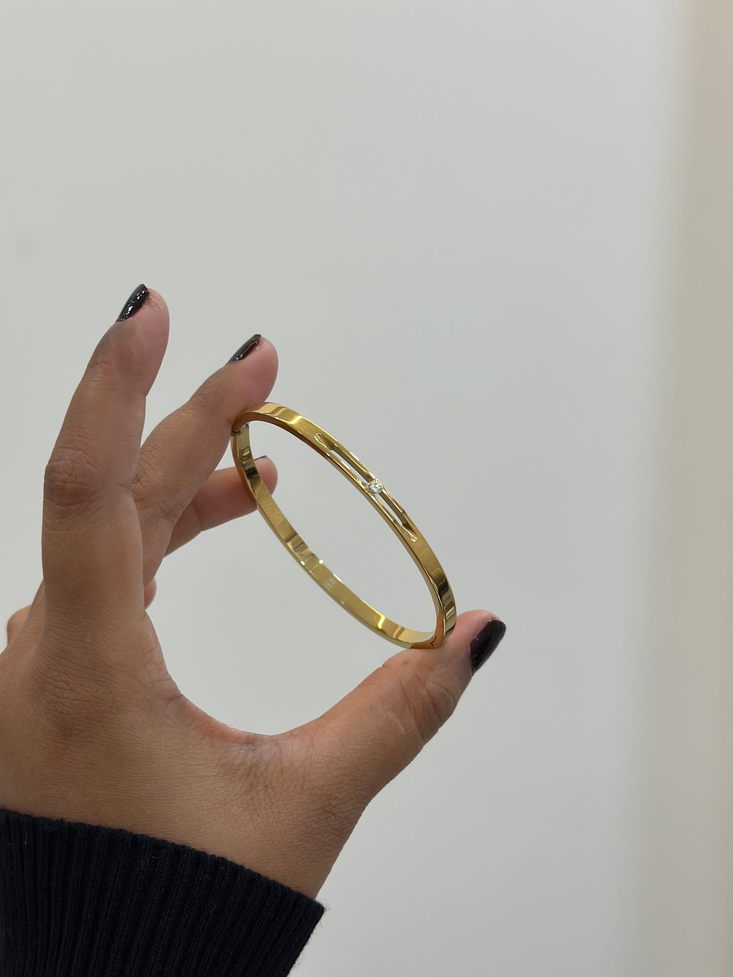 Minimal stone bracelet