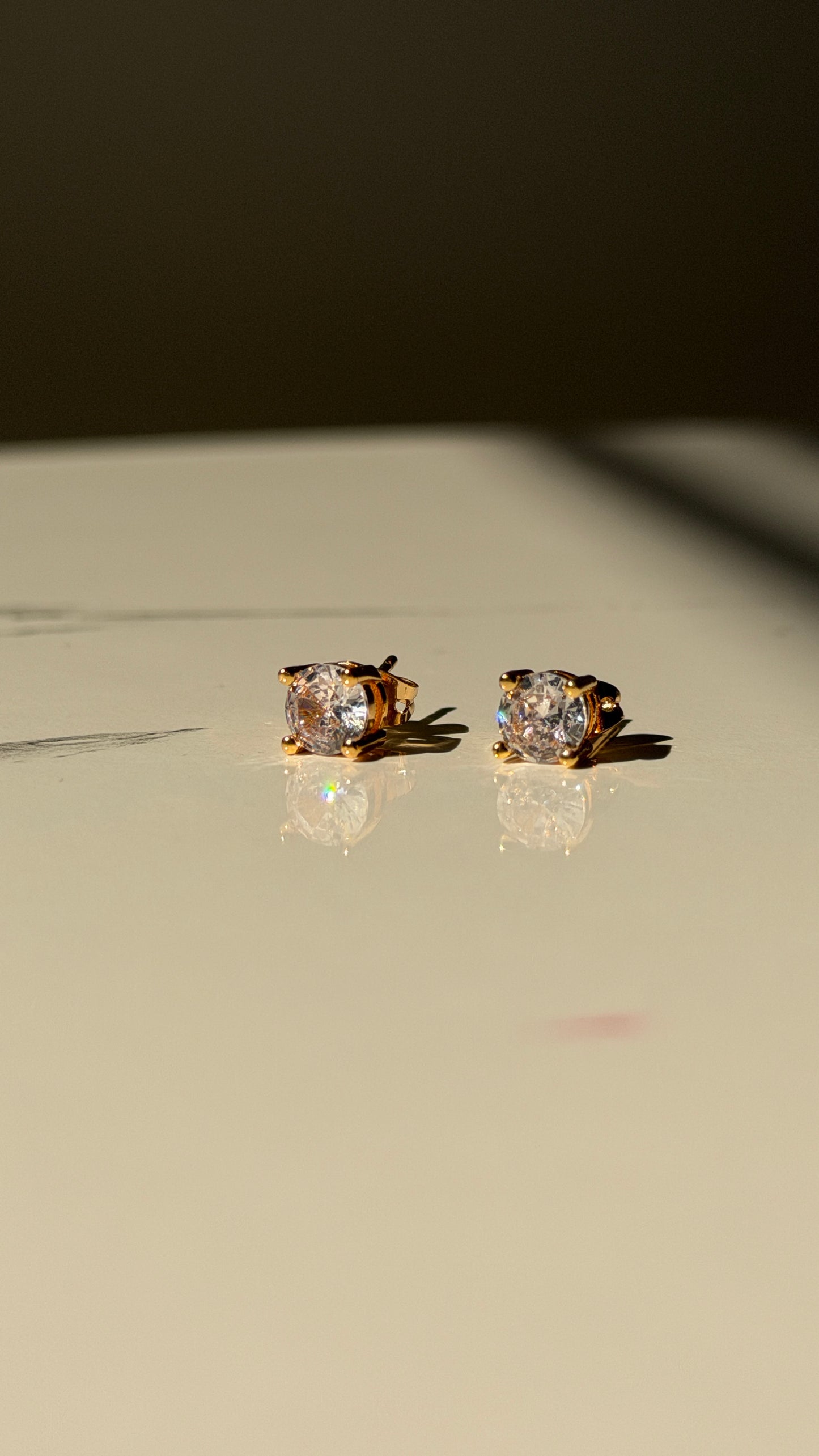 Solitaire stud earrings