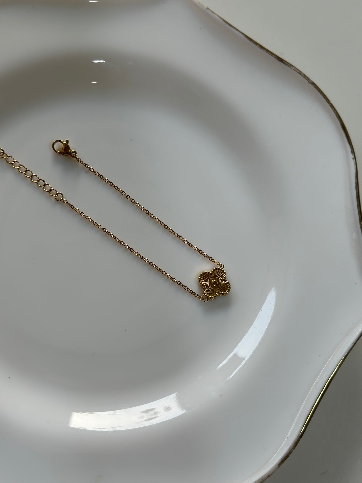 Gold clover chain bracelet