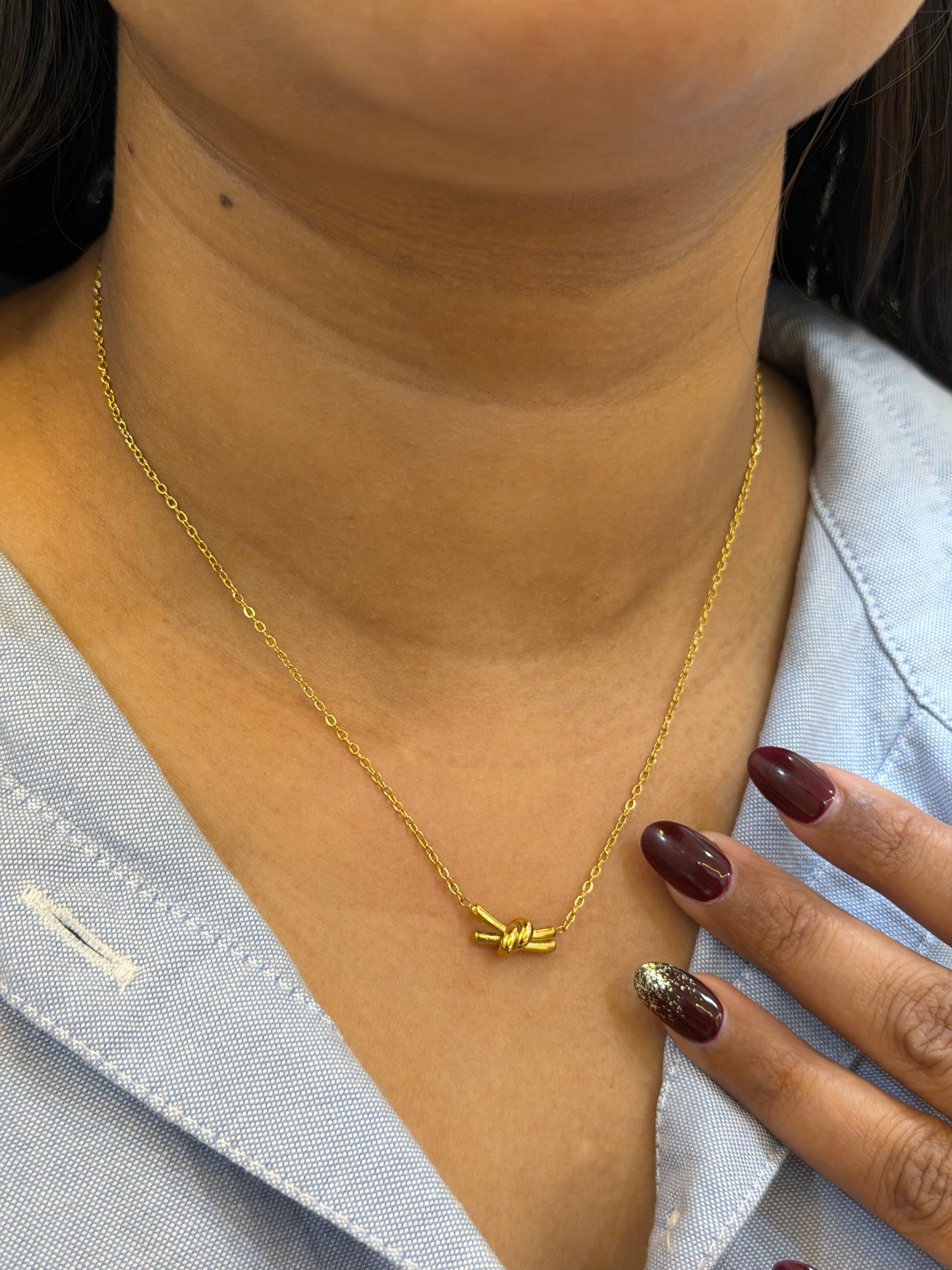 Knot minimal necklace