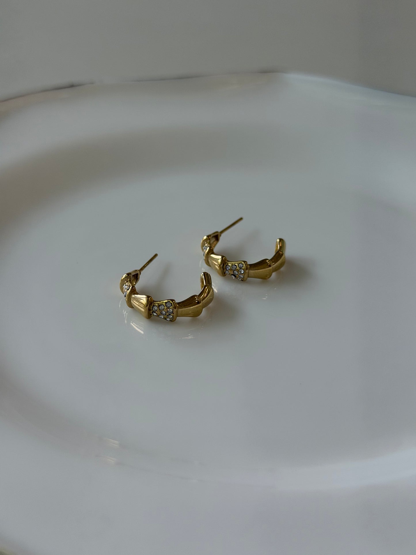 Zoya statement earring