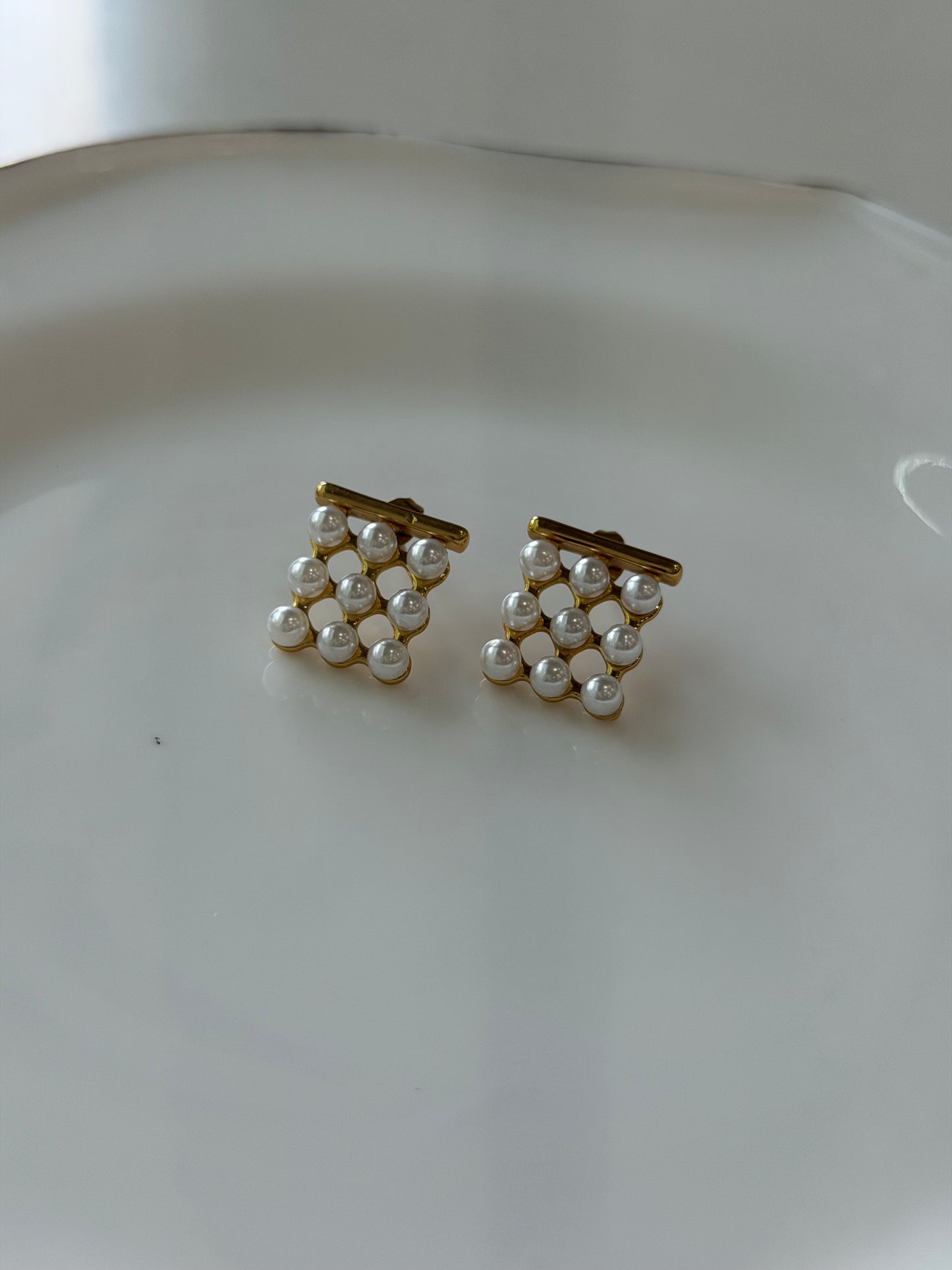 Lyra pearl statement earrings