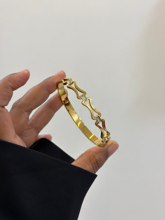 Zoya linked statement bracelet