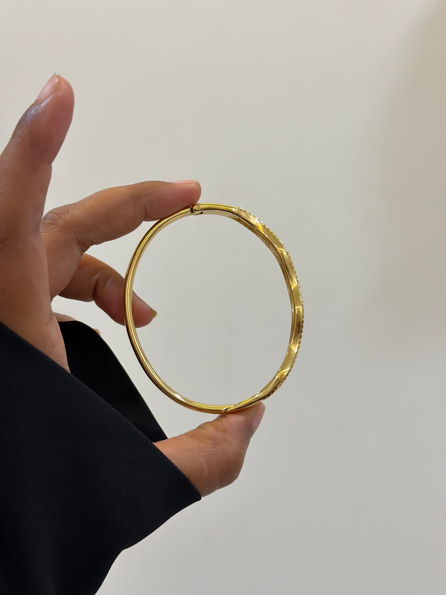Selio spiral patterned bracelet