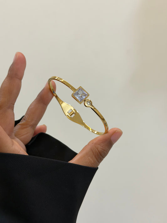 Astera openable bracelet