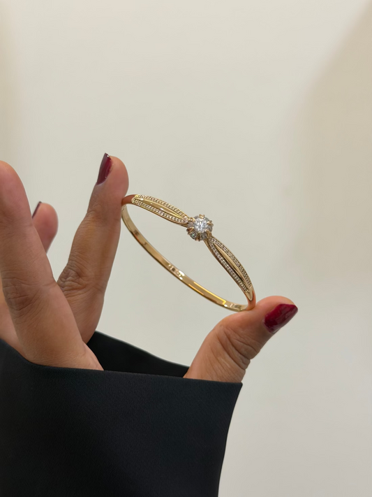 Luxe solitaire statement bracelet