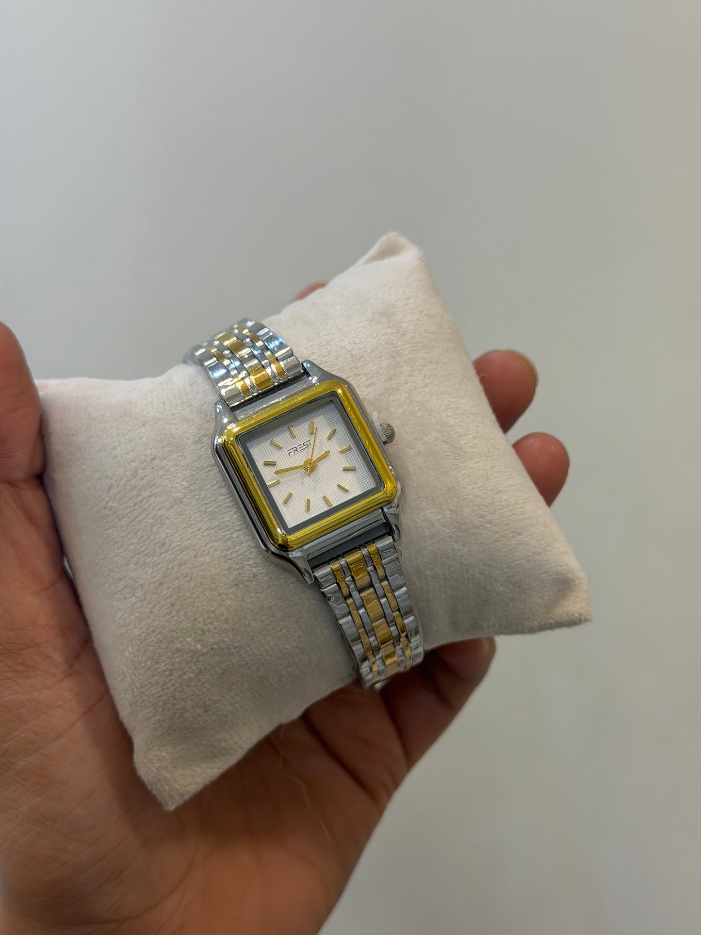 Zoha statement watch