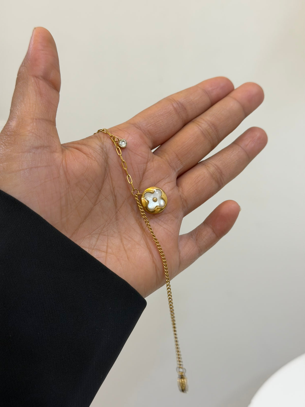Shae minimal staple bracelet