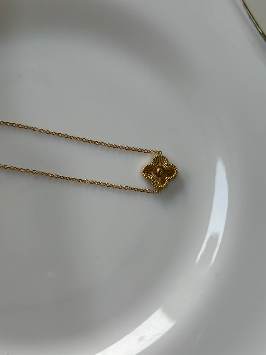 Gold clover chain bracelet