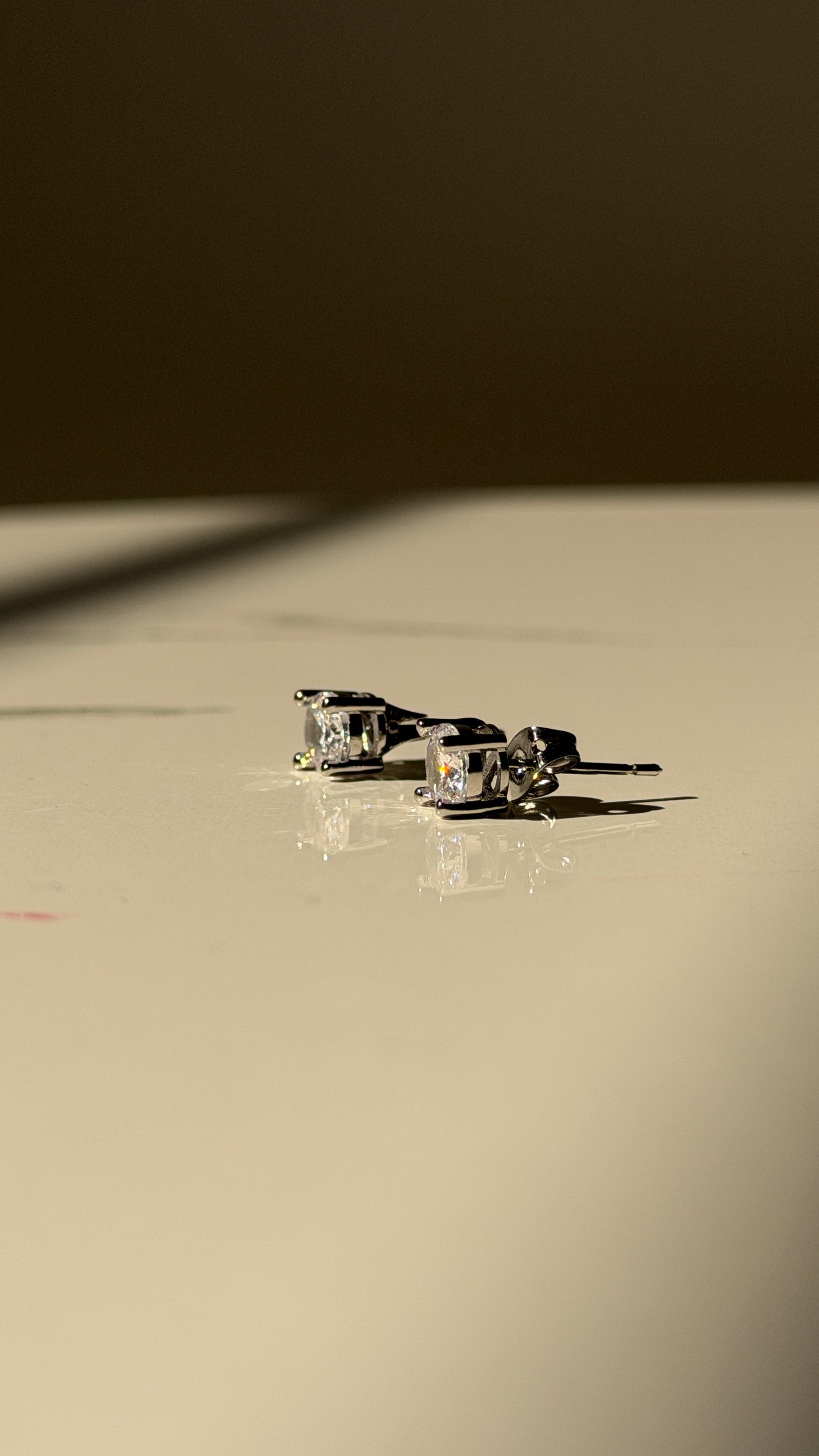 Miha Solitaire stud earrings