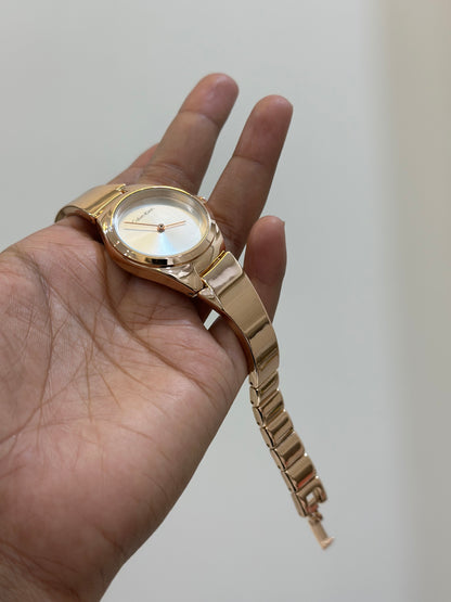 Elegant white dial watch