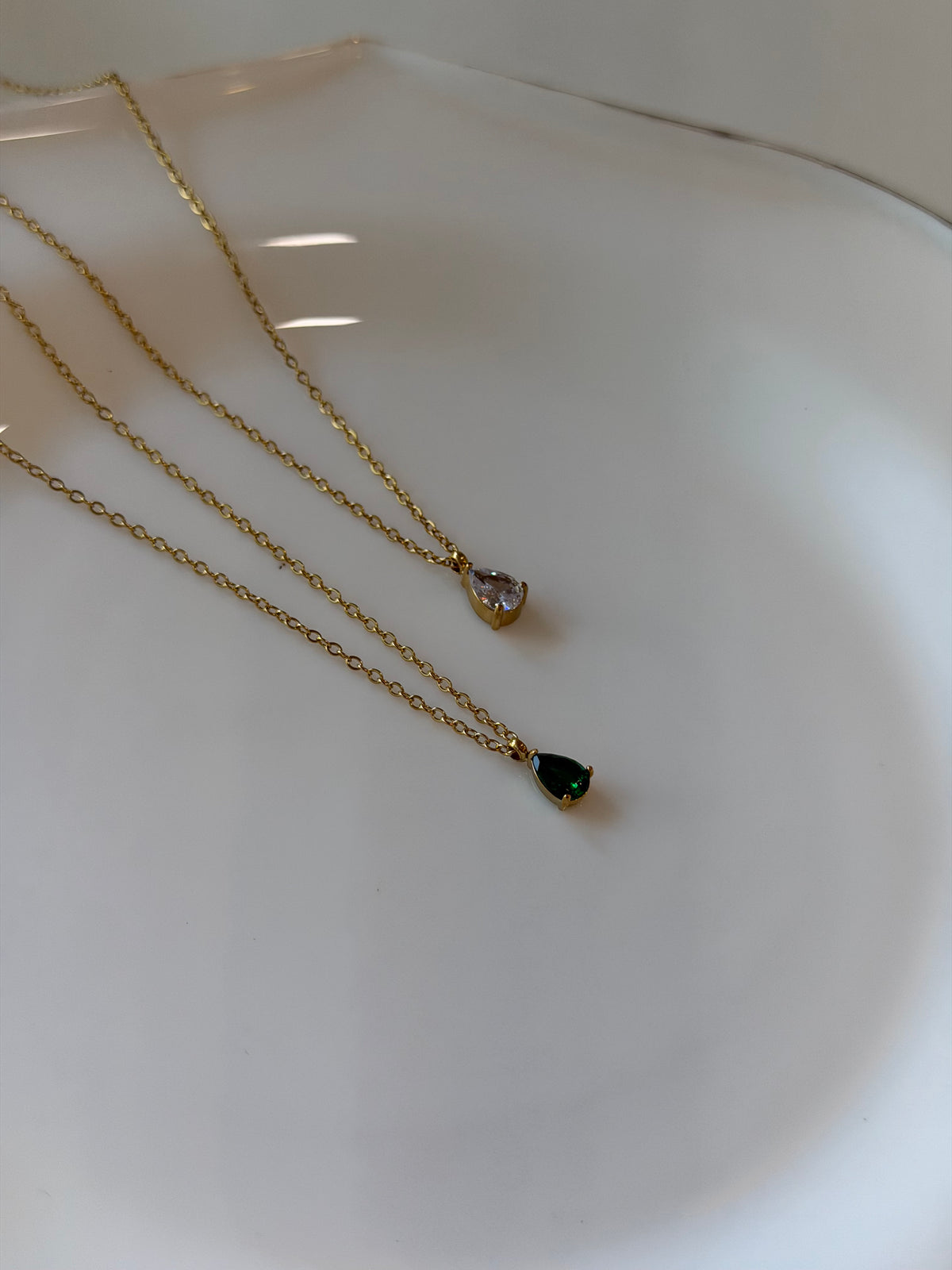 Droplet minimal necklace