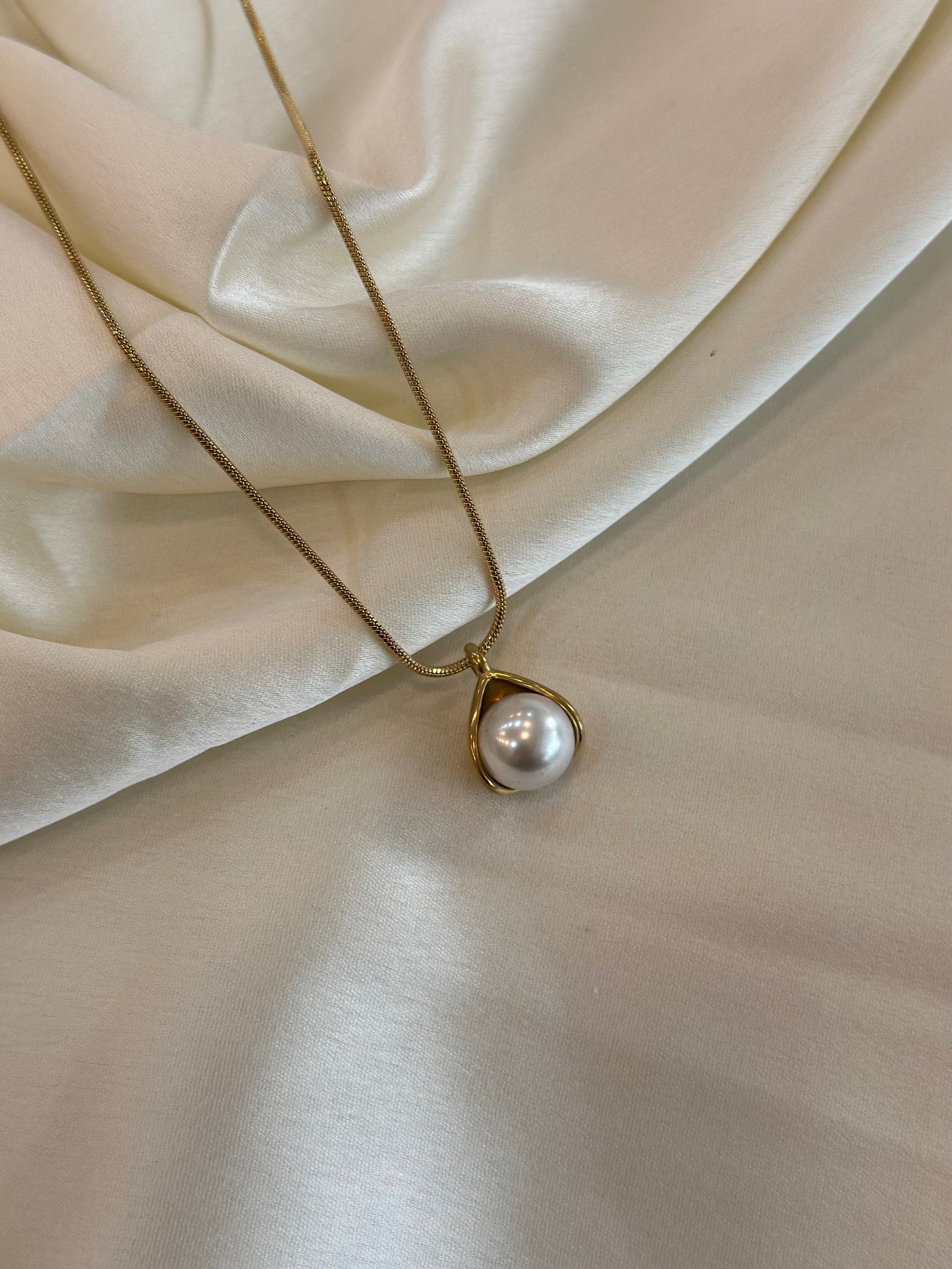Ivory pearl necklace