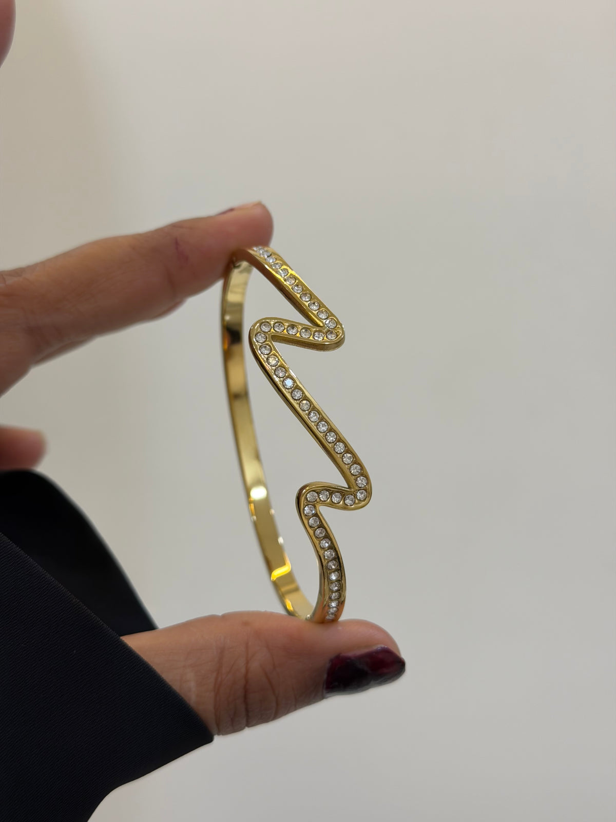 Zoya wavy statwment bracelet