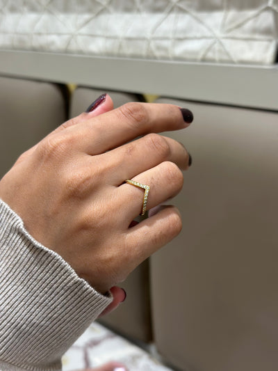 Amayra v gold ring