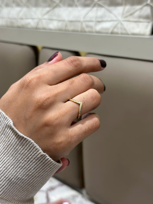 Amayra v gold ring