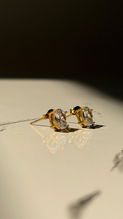 Solitaire stud earrings