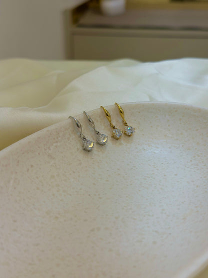 Scarlet drop earring