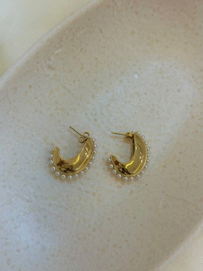 Pearl dome earring