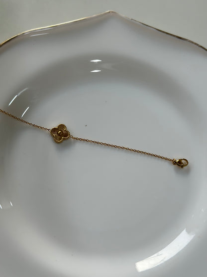Gold clover chain bracelet