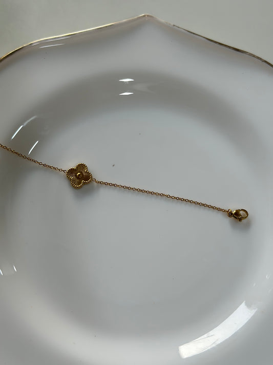 Gold clover chain bracelet