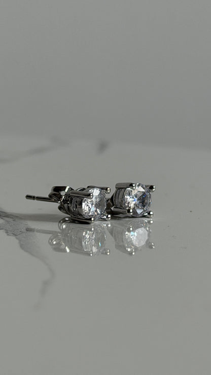 Miha Solitaire stud earrings