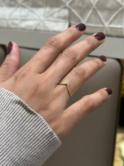Amayra v gold ring
