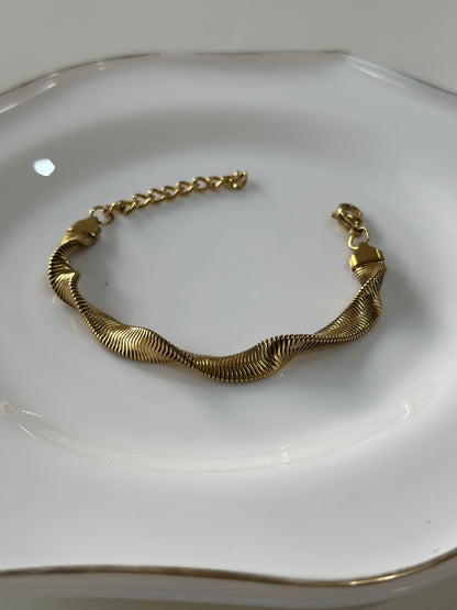 Twisted chunky chain bracelet