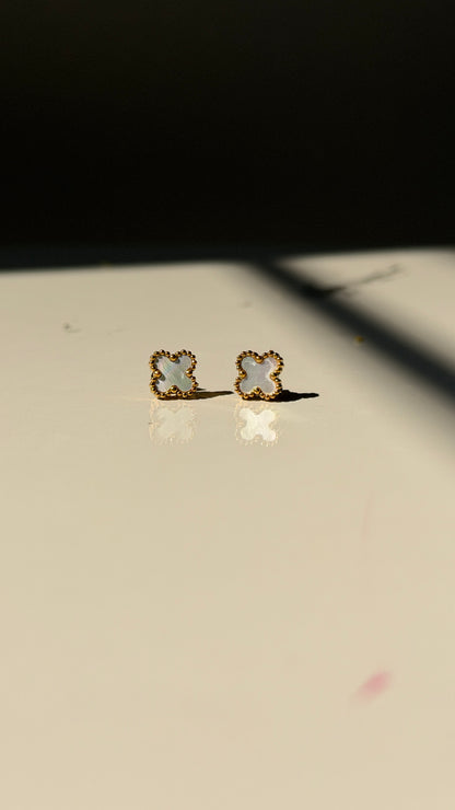 Clover stud earrings