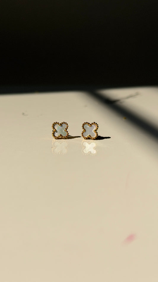 Clover stud earrings